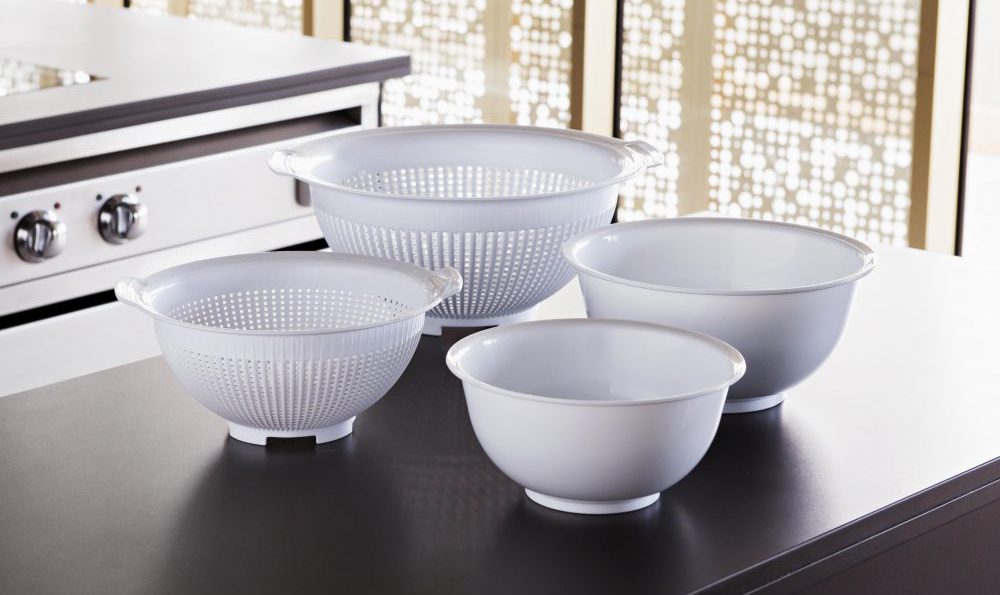 Mixing bowls and colanders, basic kitchen utensils in foodservice - Araven